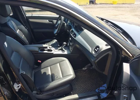 2013 Mercedes-Benz C 300 Sport 4Matic из США, поврежденный, VIN WDDGF8AB9DR301546